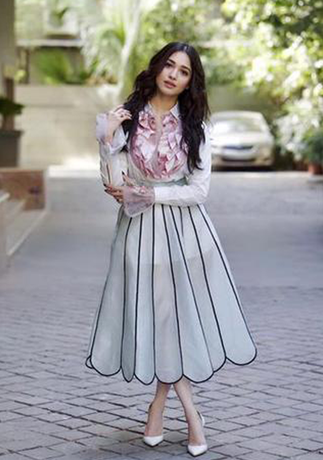 Contrast petal skirt